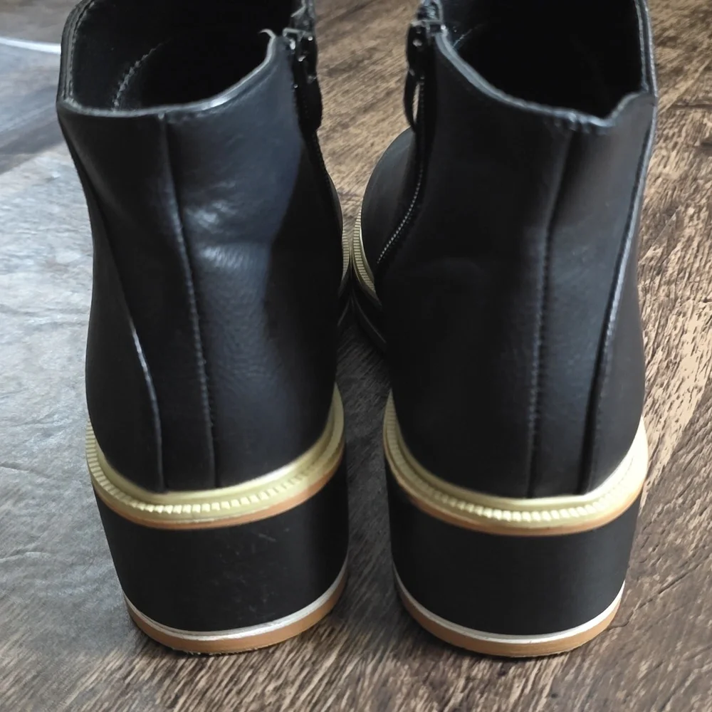 TINSTREE Black‎ Platform Ankle Boots with Gold Trim - Women Sz 9